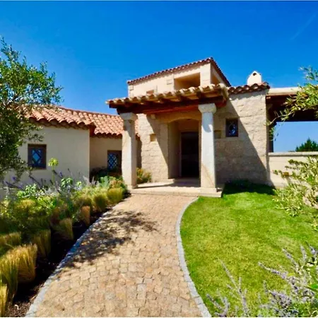 Camelia - Luxury 6 Bedroom With Beautiful Views *