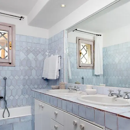 Вилла Camelia - Luxury 6 Bedroom With Beautiful Views *