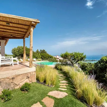 Вилла Camelia - Luxury 6 Bedroom With Beautiful Views Порто-Черво